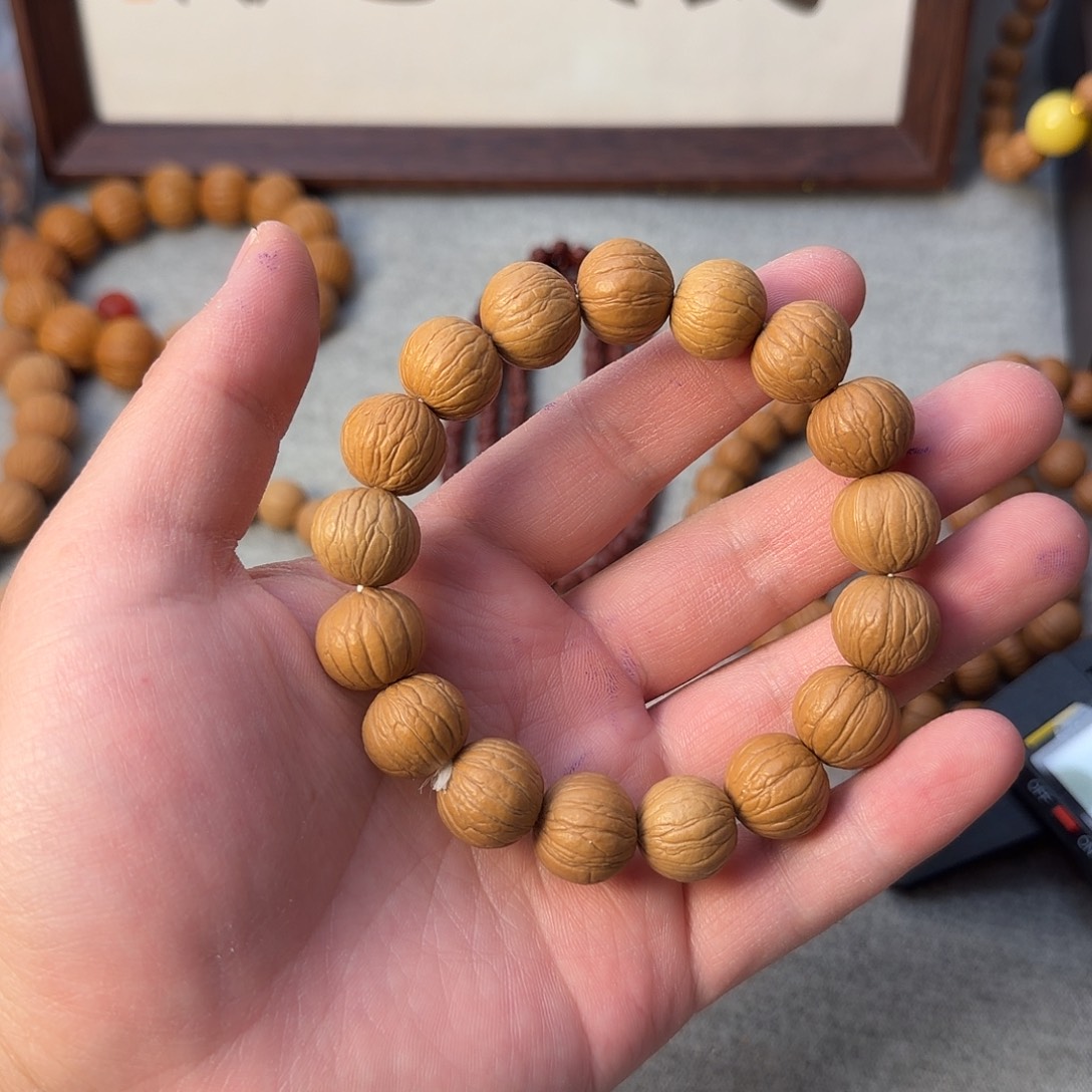 15尺寸风羽猴头手串