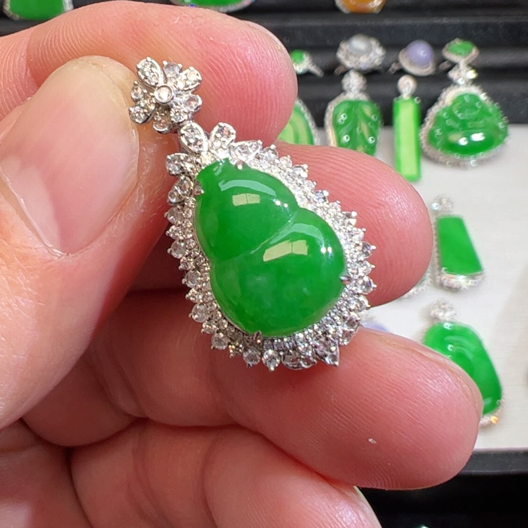 翡翠吊坠(不含链)18K金镶嵌