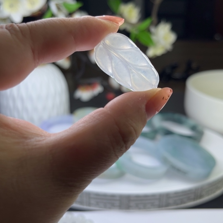 翡翠未镶嵌颈饰白冰叶子