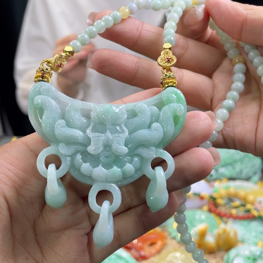 翡翠颈饰未镶嵌代编织