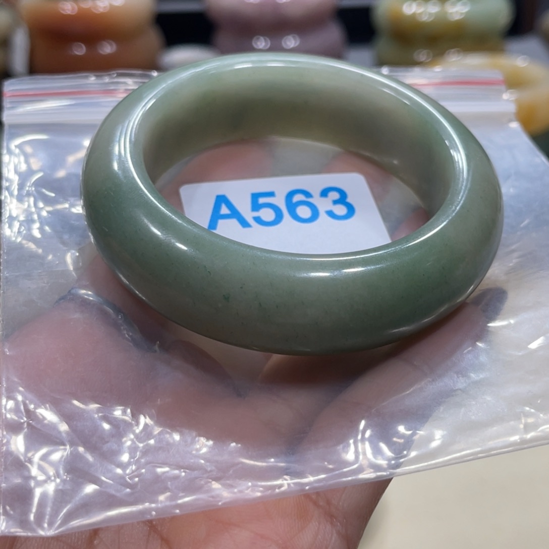 未镶嵌手镯石英岩玉清**里