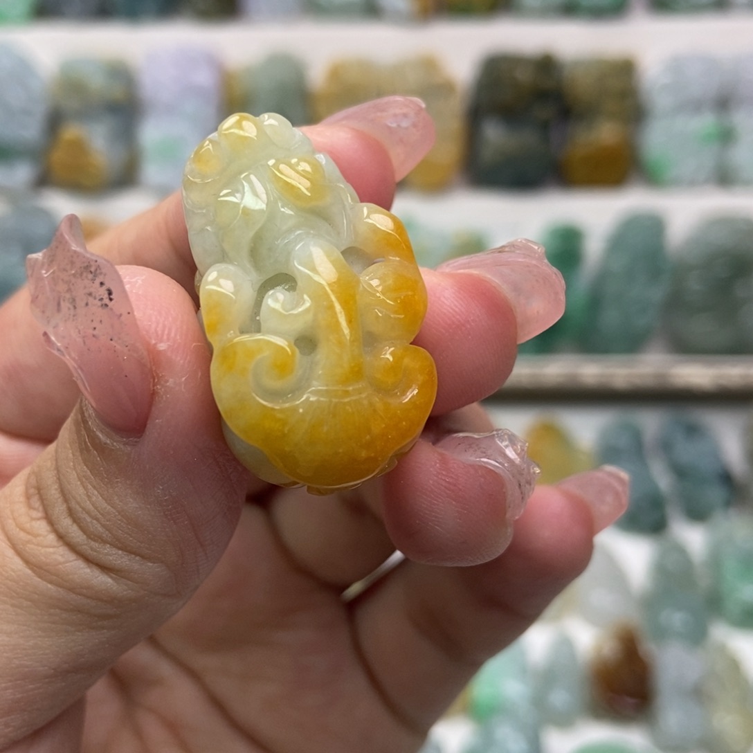 翡翠未镶嵌吊坠(赠链)