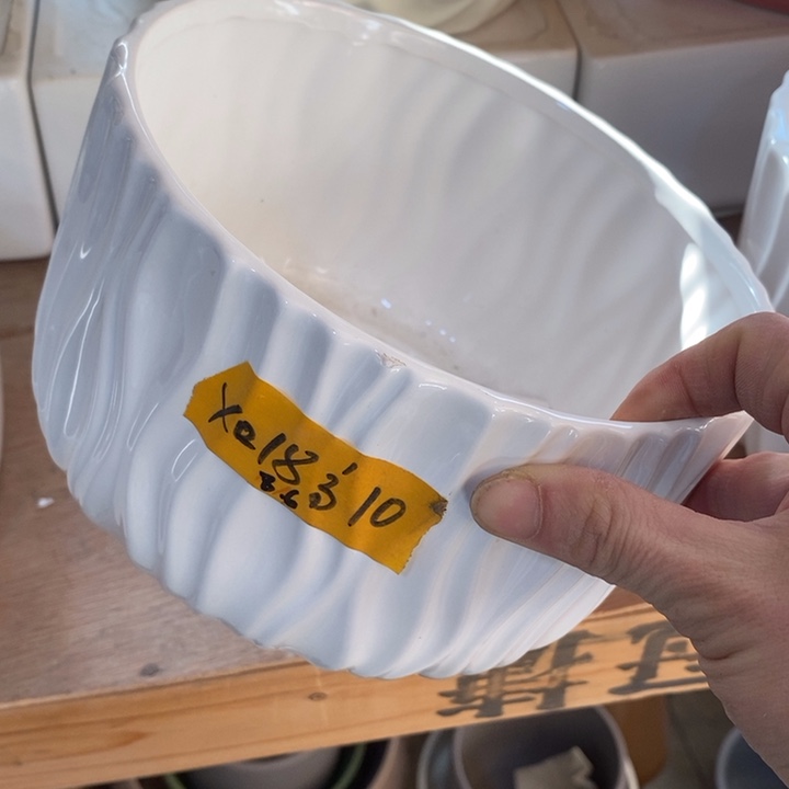 陶盆有孔 瑕疵针孔漏釉介意勿拍外口 18外高10