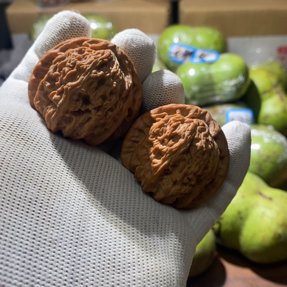 原装三角白小精品。  