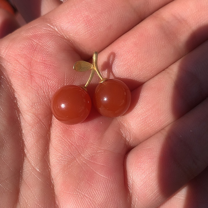 南红玛瑙18K金镶嵌颈饰