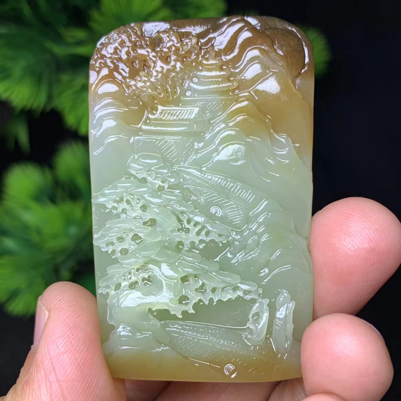 新疆和田玉且末糖白玉意境山水牌子巧雕