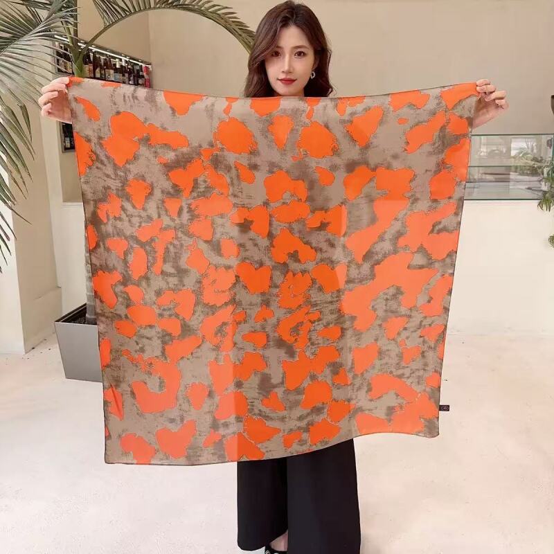A105 橘色云朵 围巾 90*90左右