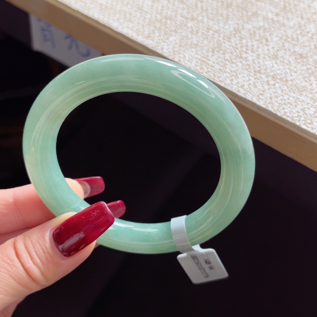 翡翠手镯未镶嵌手镯