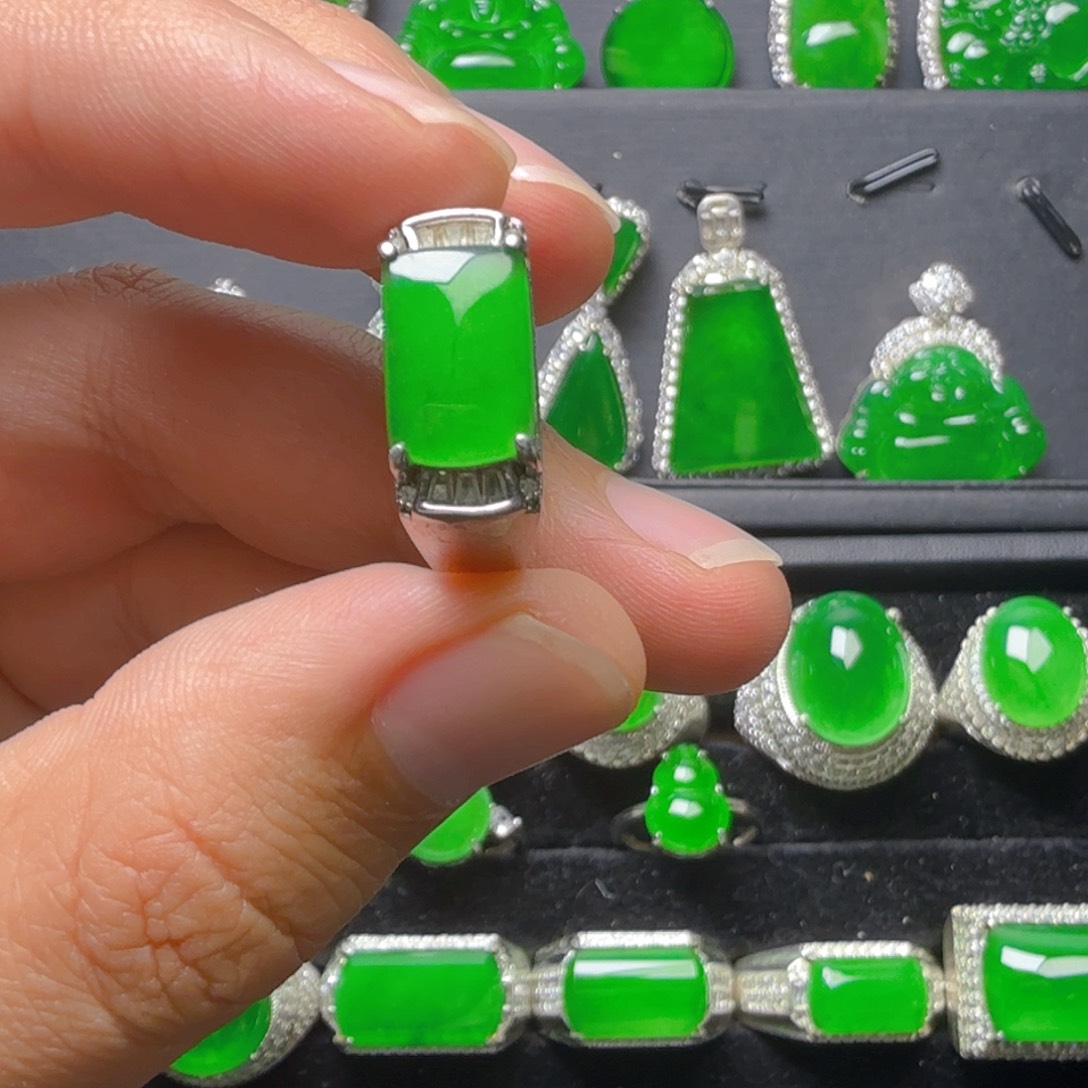 吊坠(赠链)银S925镶嵌翡翠戒指