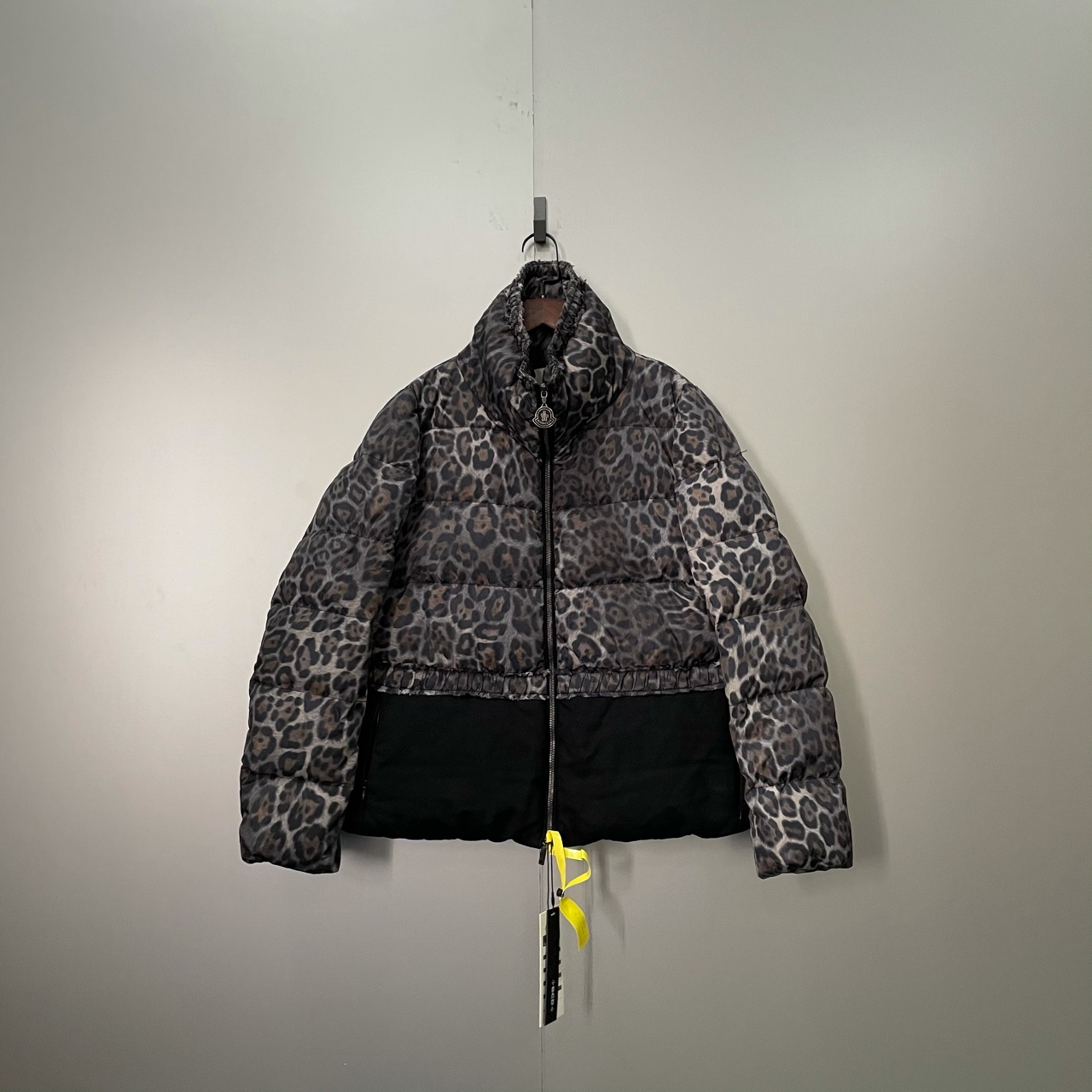95新 MONCLER jp1225 蒙口 豹纹拼接羽绒服 2码 600380