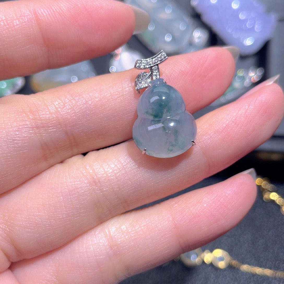 颈饰18K金镶嵌翡翠翡翠