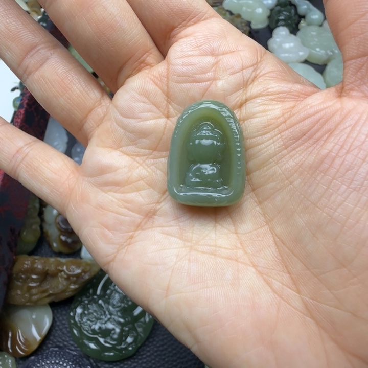 星***星和田玉未镶嵌颈饰