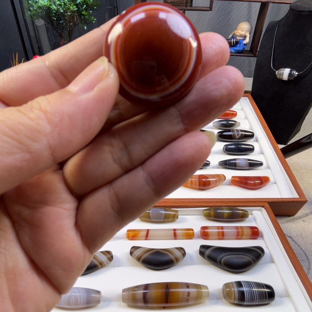 关***月玛瑙/玉髓未镶嵌珠宝半成品