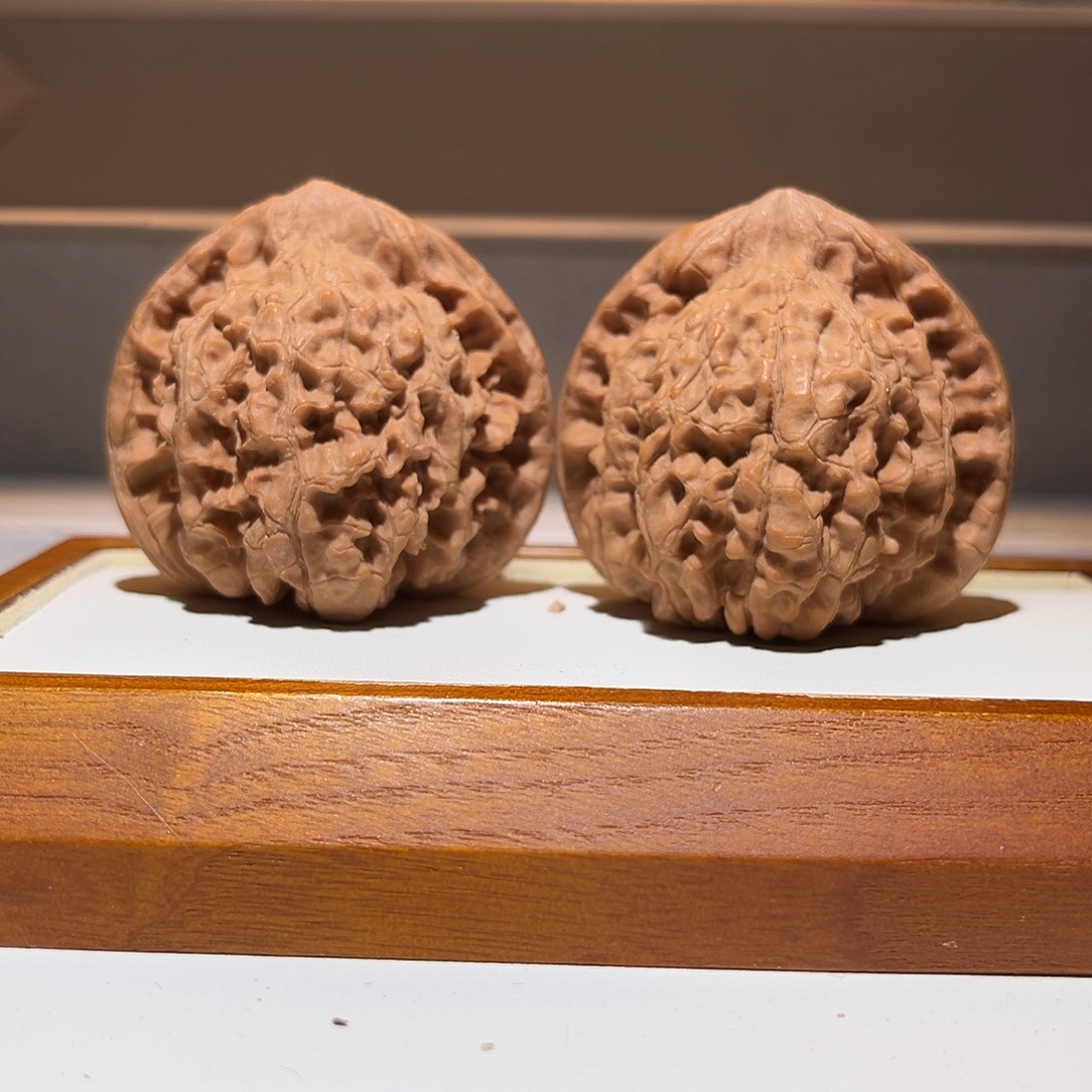 吊坠文玩核桃51大官帽，周正饱满不缺肉