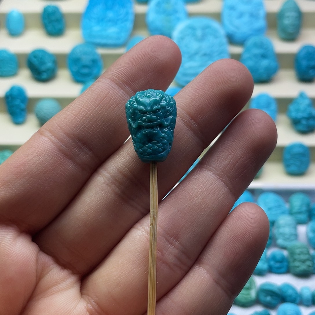 绿松石未镶嵌颈饰