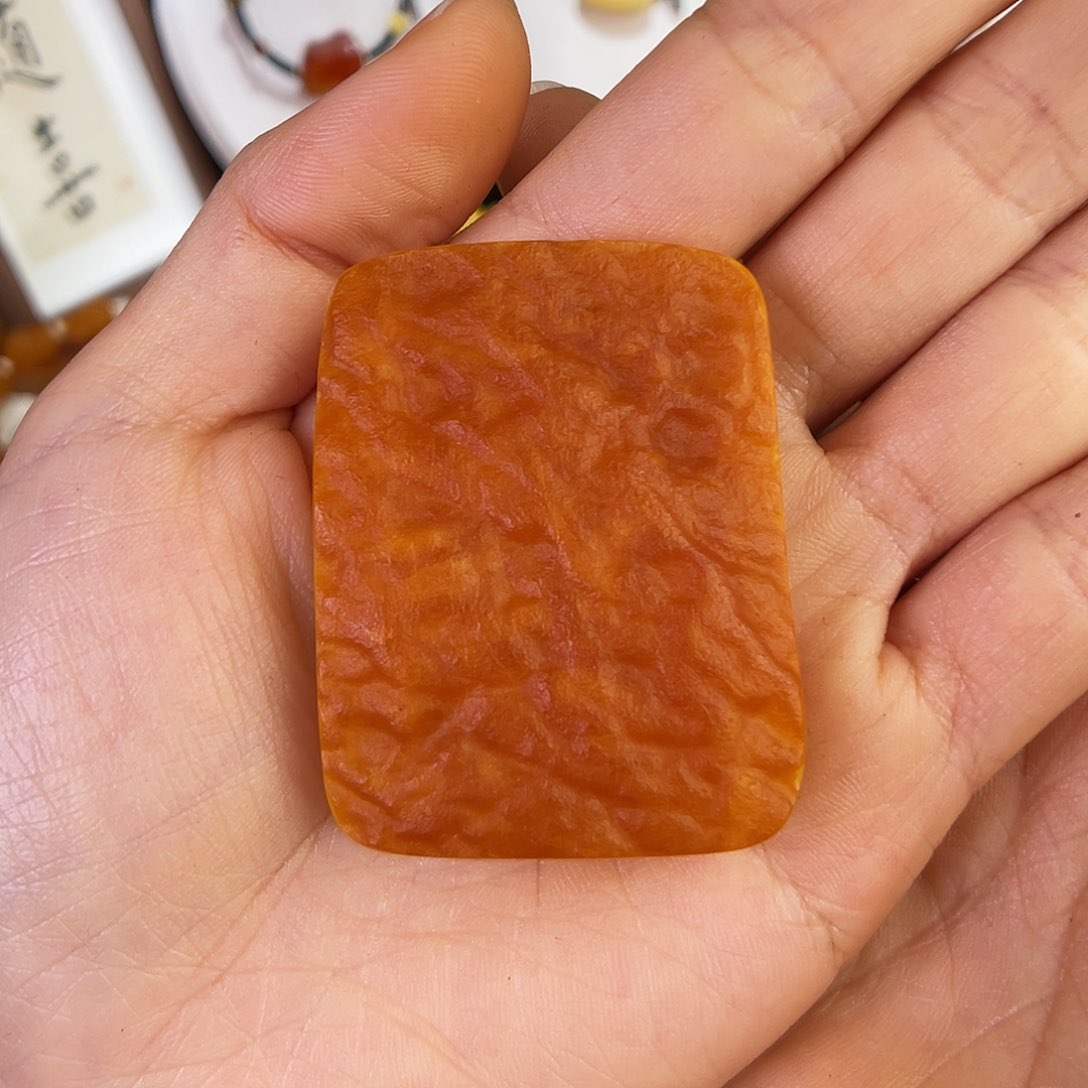 琥珀珠宝奇石未镶嵌王**～。