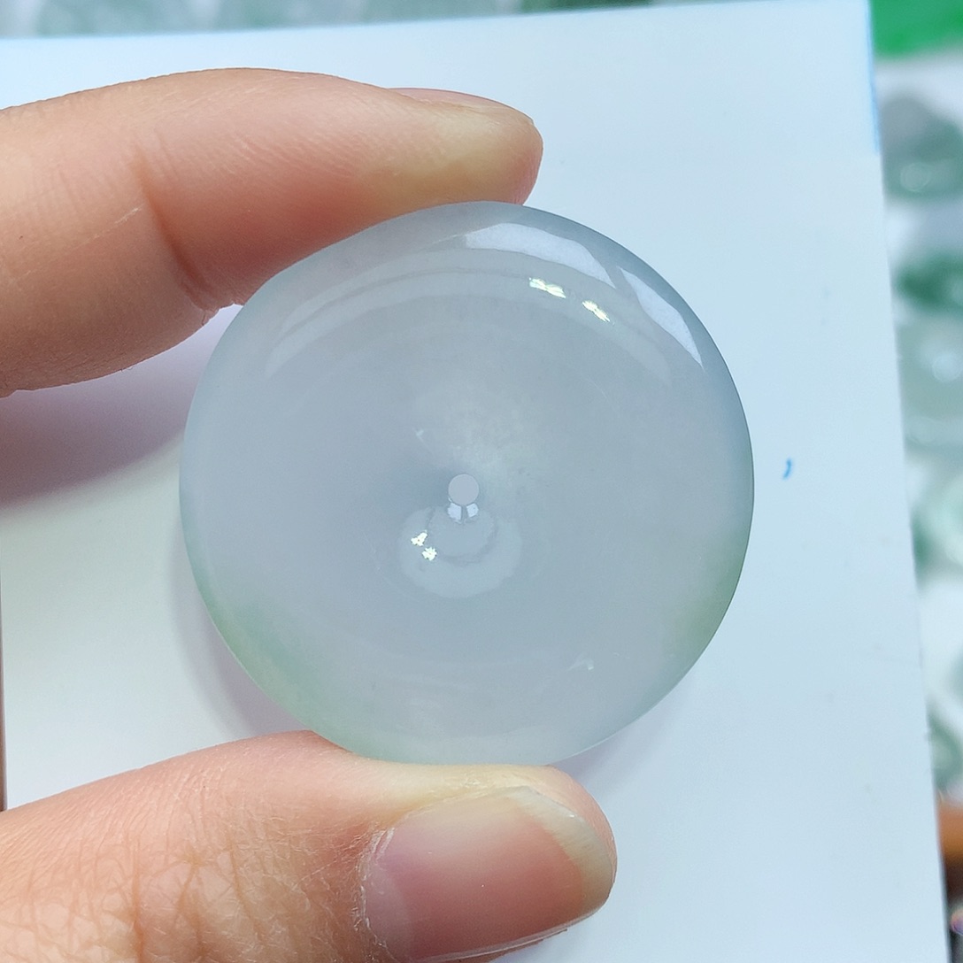 翡翠颈饰未镶嵌默*平安扣