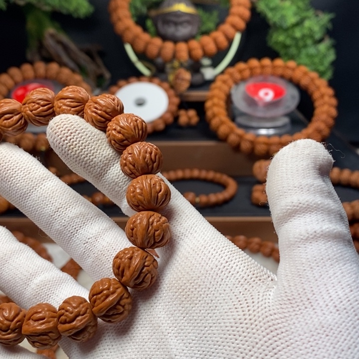 桃核吊坠天****哥秦岭龙纹