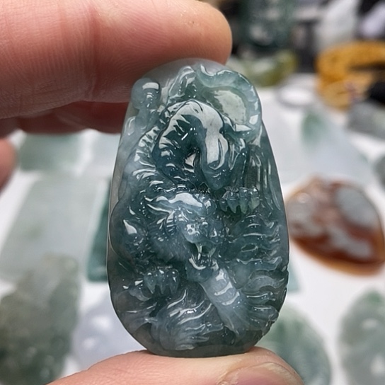 翡翠未镶嵌颈饰老蓝水老虎