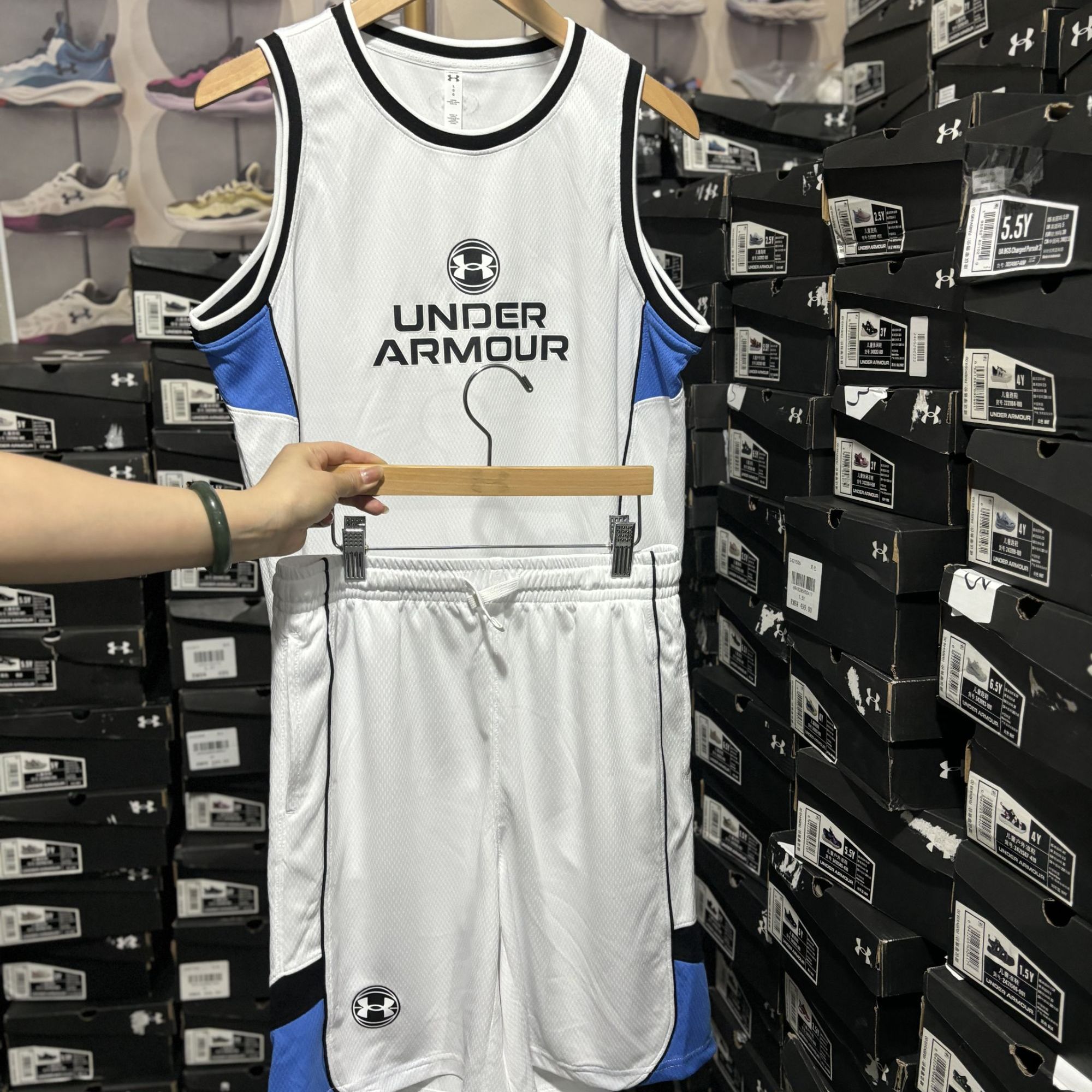 安德玛服装类断码集散直播专属链接款式不固定