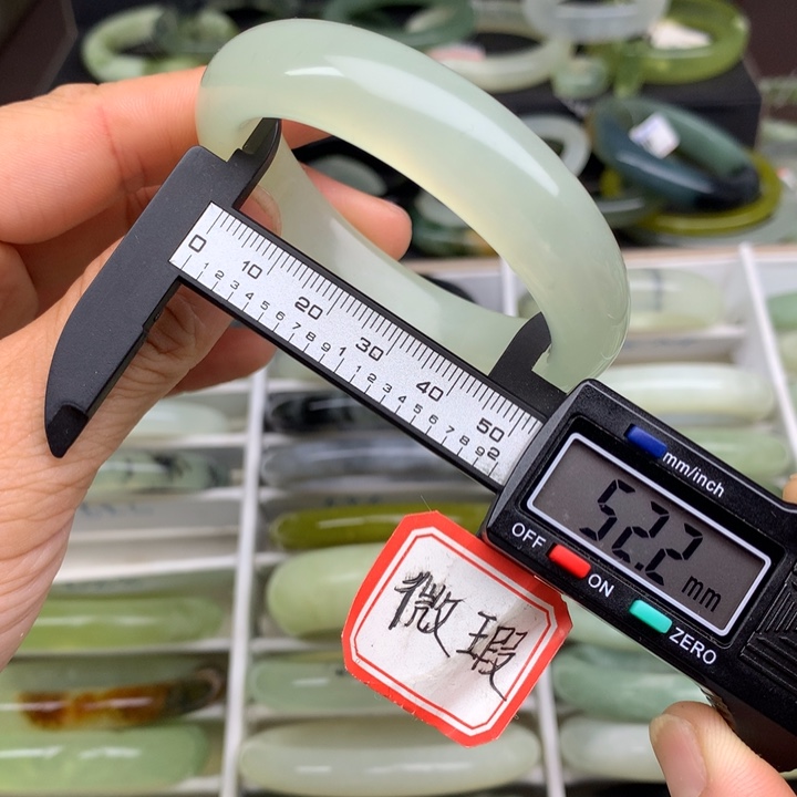 蛇纹石玉未镶嵌手镯686