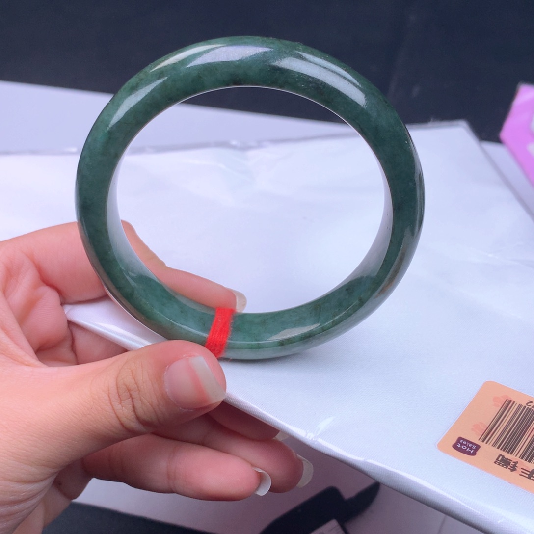 翡翠手镯未镶嵌翡翠手镯