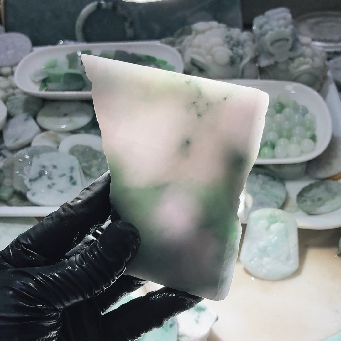 翡翠未镶嵌颈饰边角料