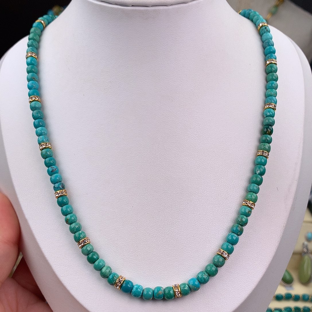 绿松石未镶嵌颈饰