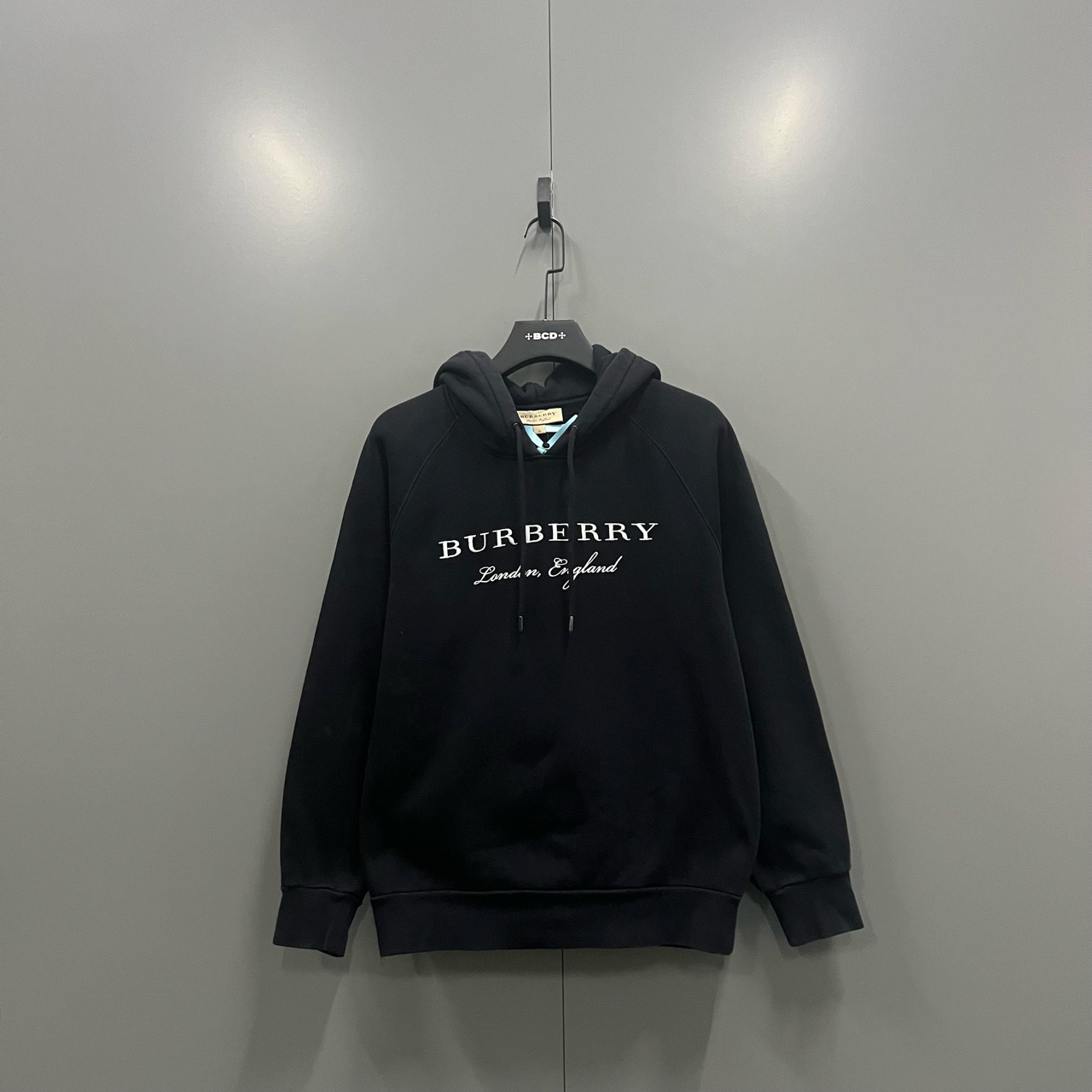95新 BURBERRY/博柏利 (ll) 206111 黑色正面帽衫 M码