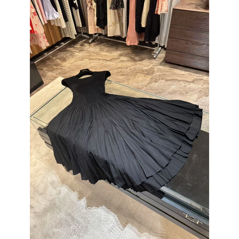 WW2025新款女士夏季时尚气质无袖黑色大摆压褶连衣裙W201174