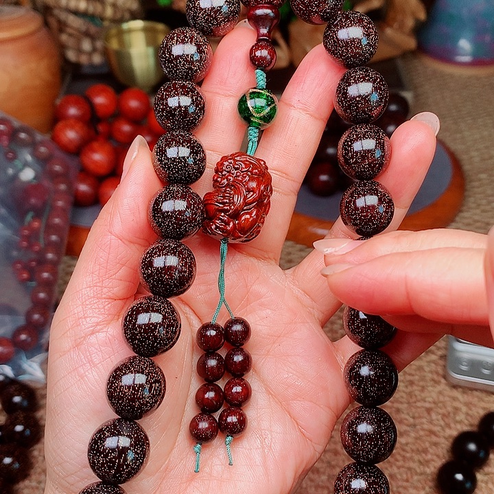 檀香紫檀（小叶紫檀）桃1.5手持