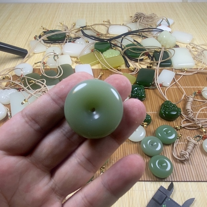 和田玉（糖玉）未镶嵌颈饰