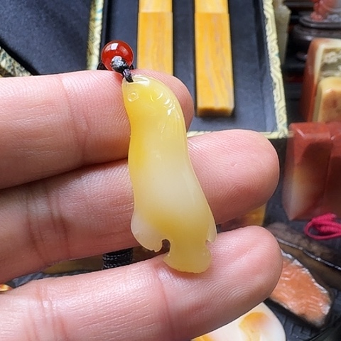 寿山石年年有魚芙蓉