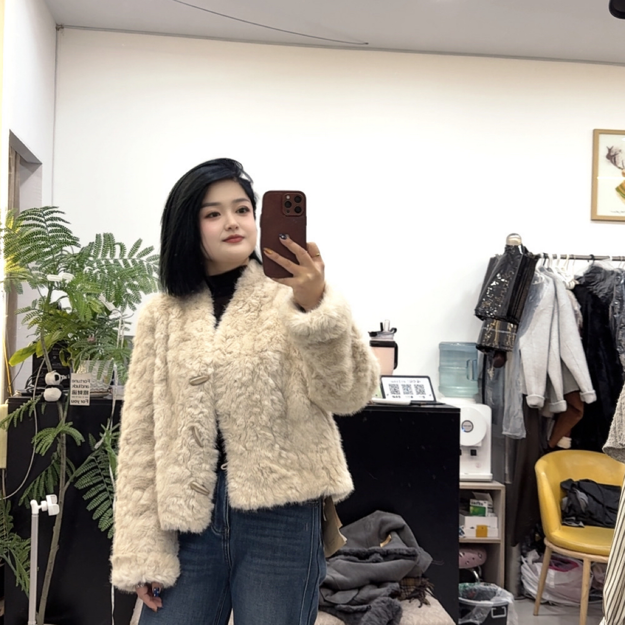 【遇见】年款牛角扣短款毛毛外套