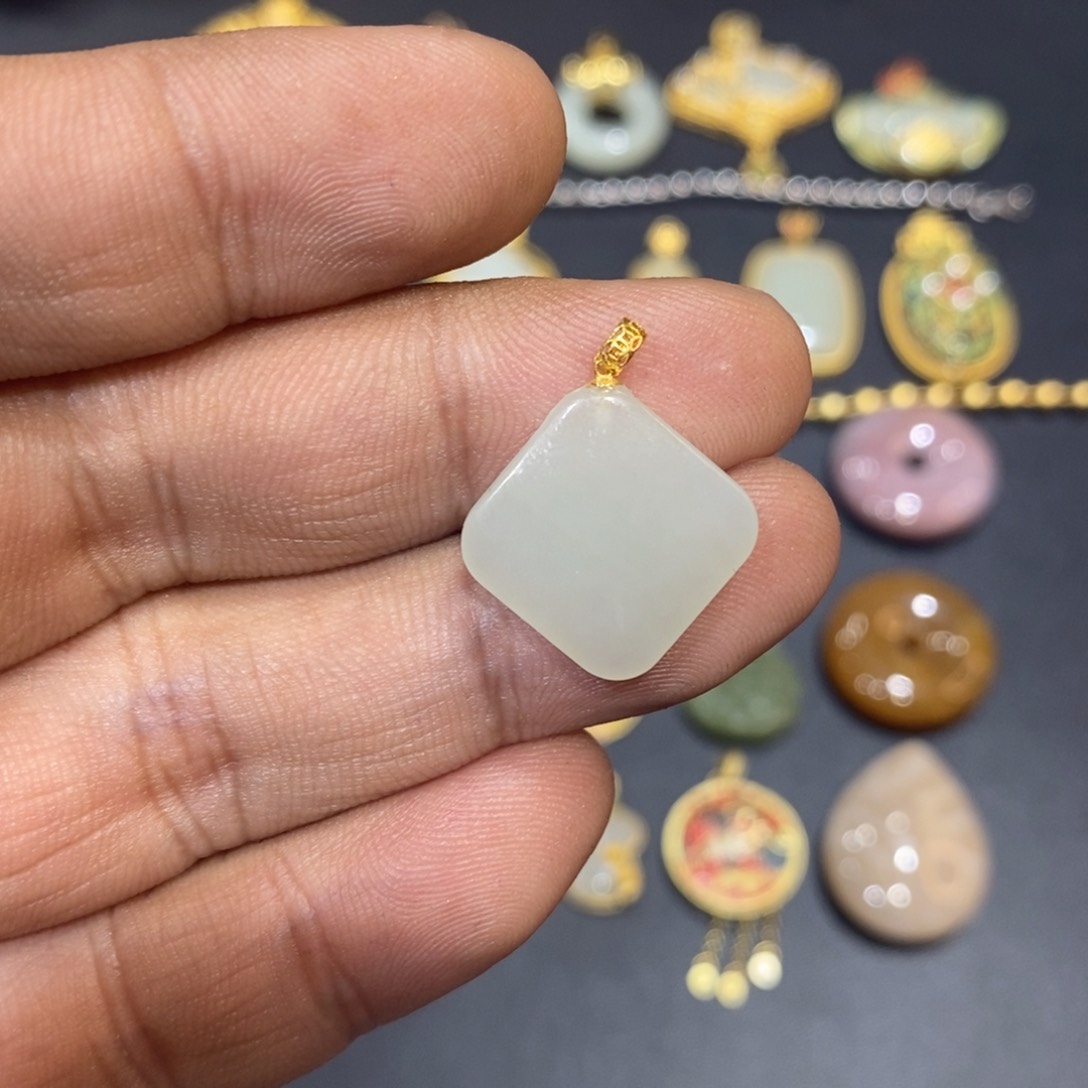 和田玉颈饰18K金镶嵌