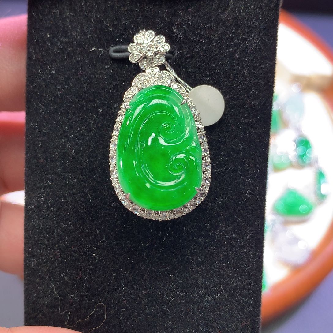 翡翠18K金镶嵌吊坠(不含链)