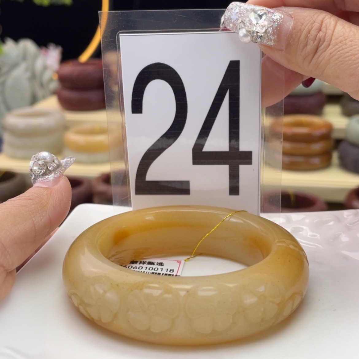 【闪购商品】石英质玉手镯未镶嵌