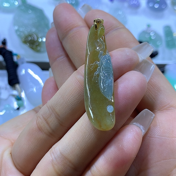 翡翠颈饰18K金镶嵌天然翡翠A货吊坠