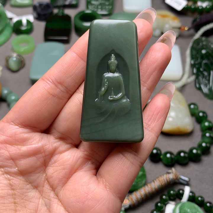 娇***喵和田玉未镶嵌颈饰