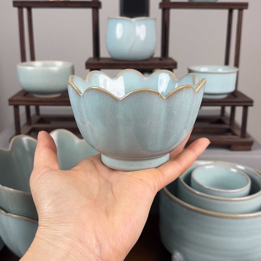 摆件天青釉中号莲花碗微瑕
