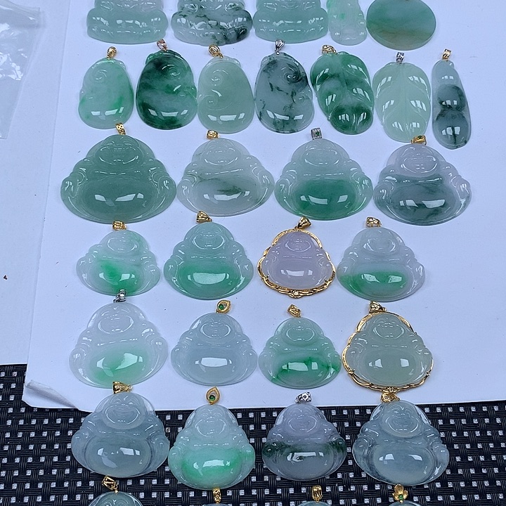 颈饰未镶嵌翡翠天然