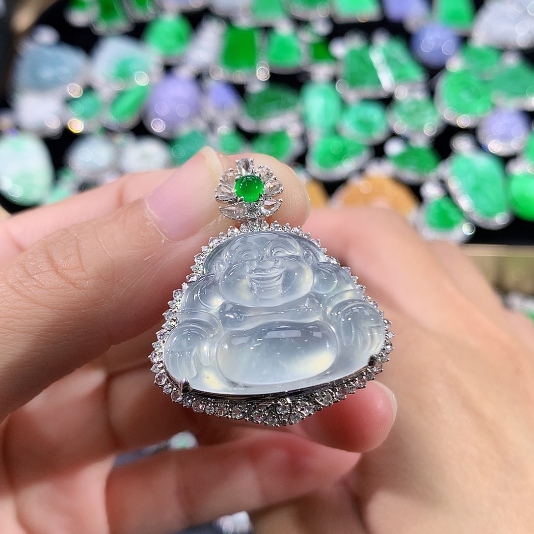 翡翠18K金镶嵌颈饰