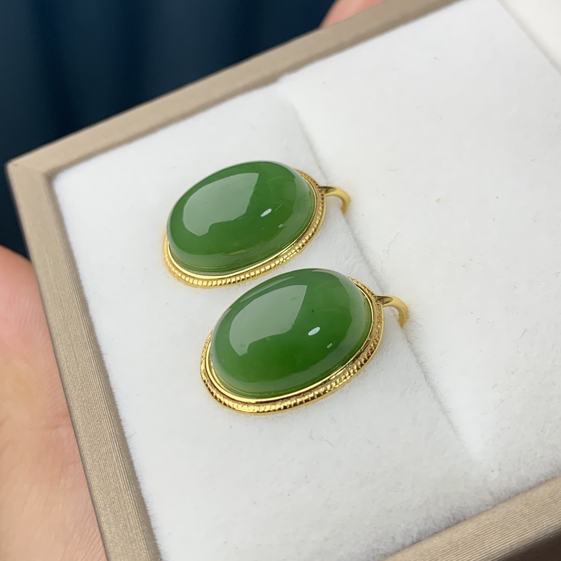 天然和田玉碧玉旦形贵气卡14*10mm左右时尚洋气百搭现代休闲耳环