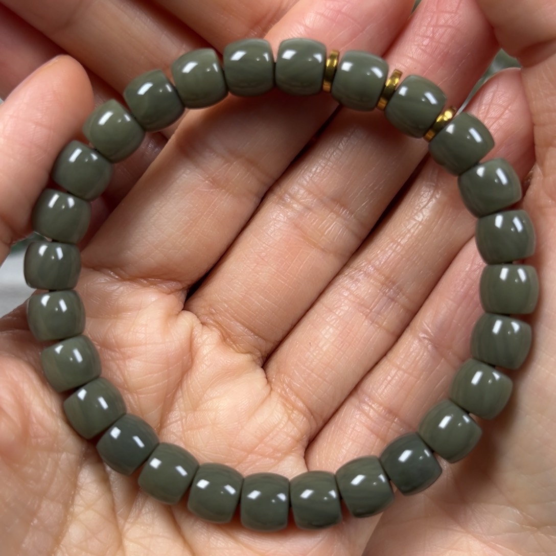 和田玉手链未镶嵌卡8直切