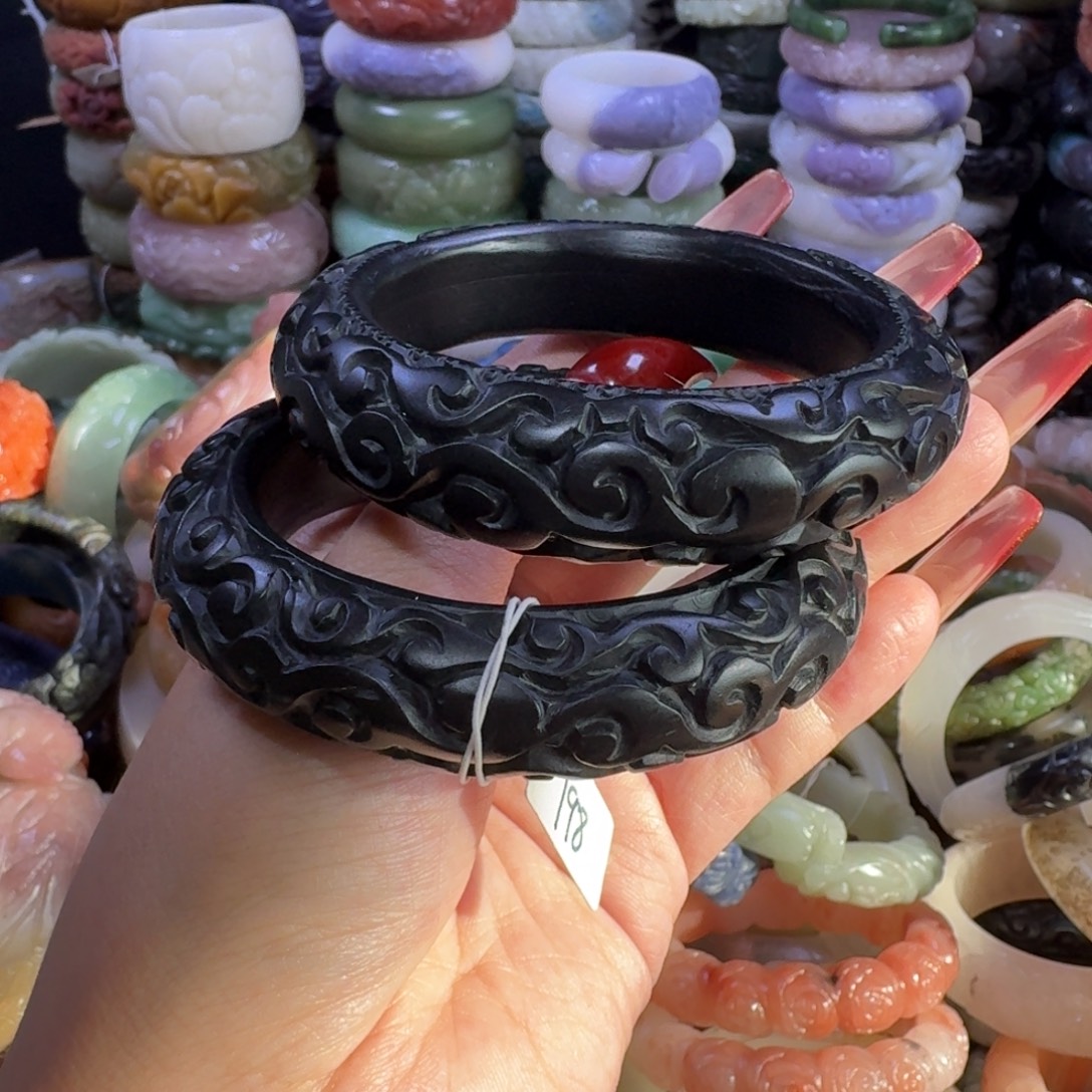 石英质玉（佘太翠）未镶嵌手镯52。6062。不退换一个价