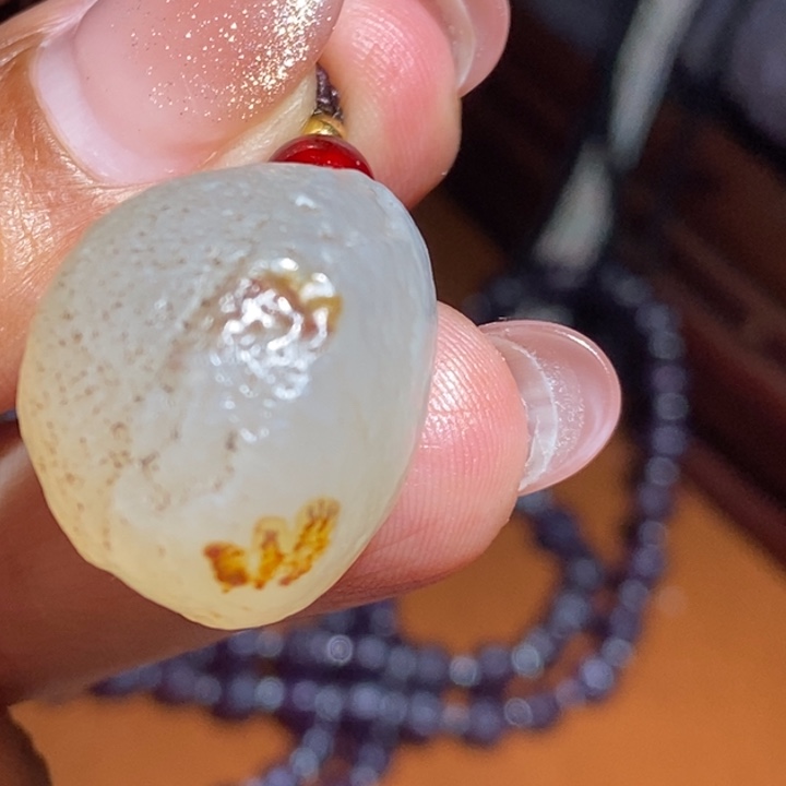 花岗石只买单纯的吊坠，没带链子，属的性质。