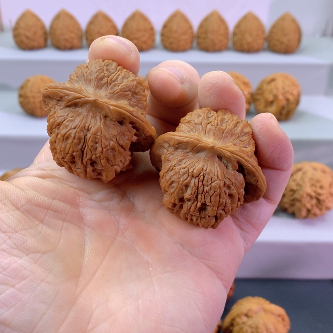 文玩核桃把件43全品血麒麟