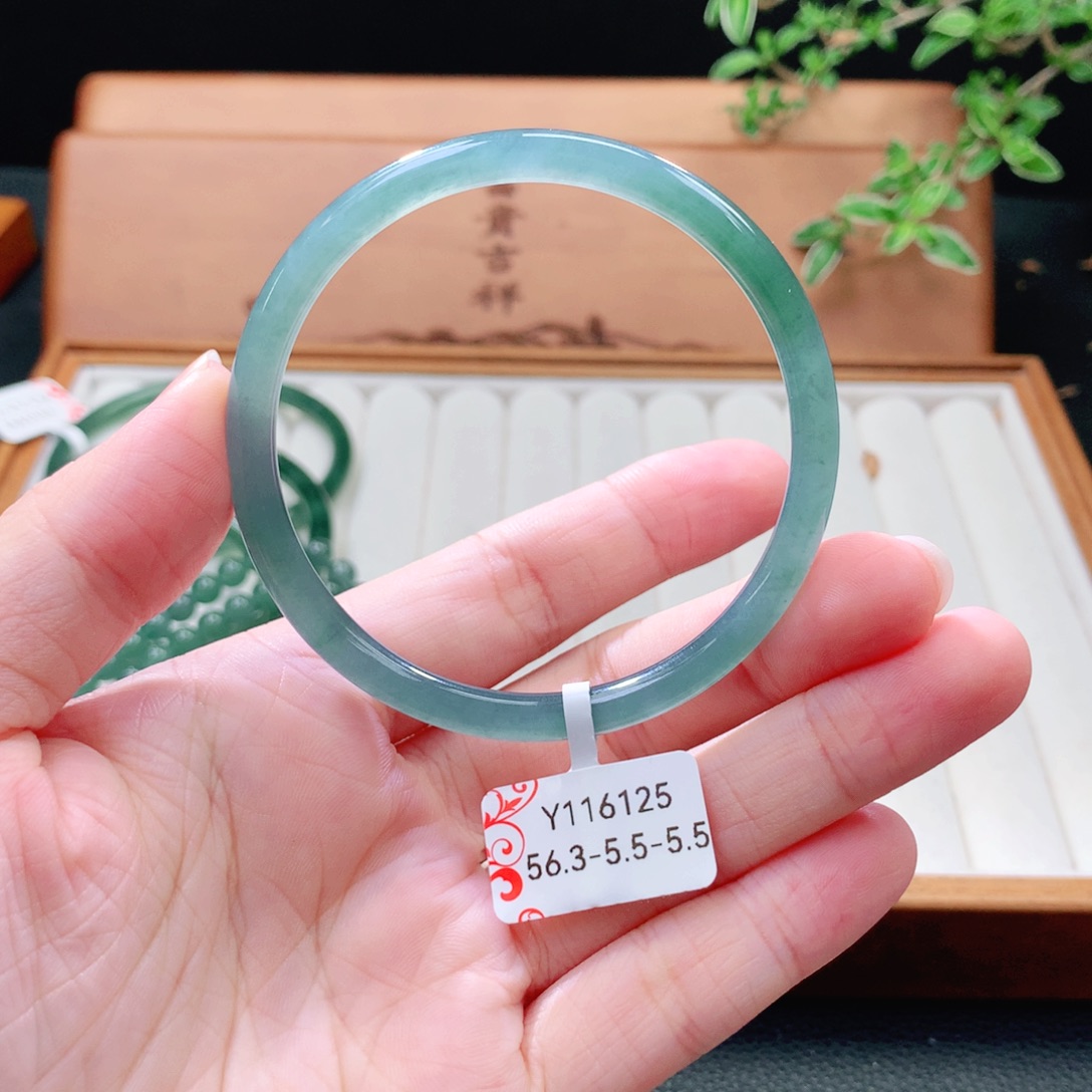 翡翠未镶嵌手镯（圆镯）