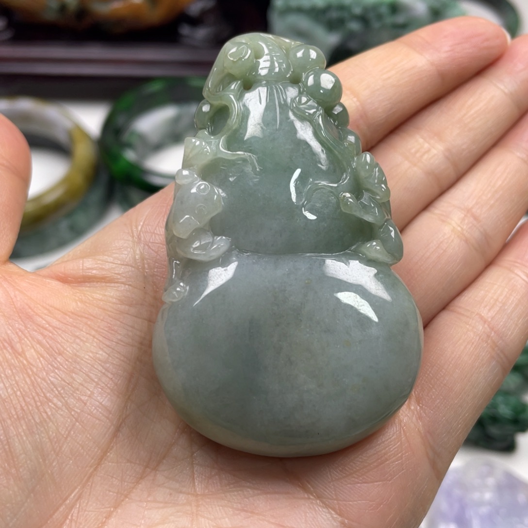 翡翠未镶嵌颈饰牌子