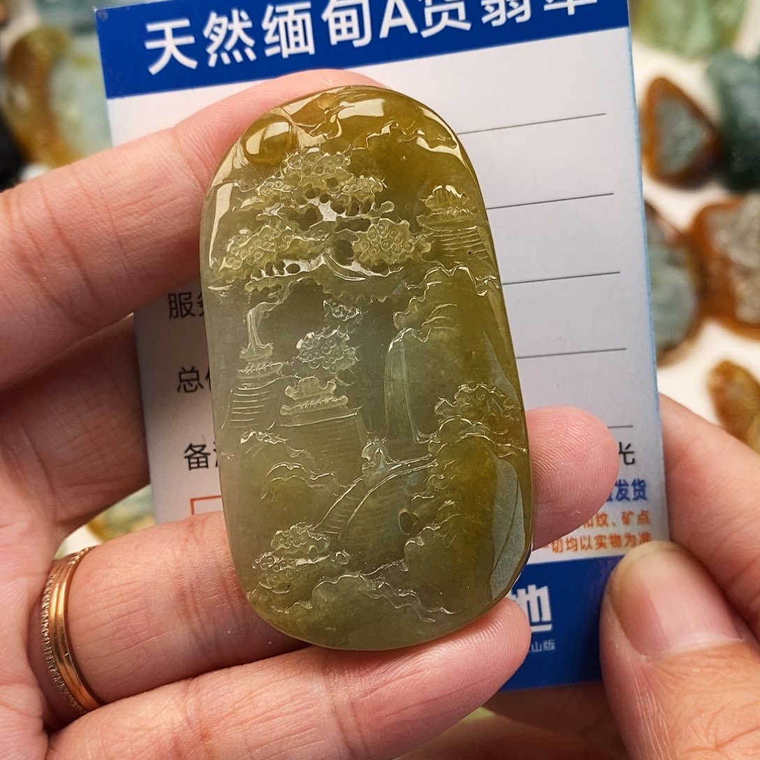 翡翠未镶嵌颈饰山水